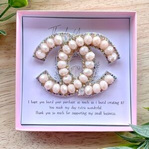 ELEGANT CRYSTAL CREAM BROOCH